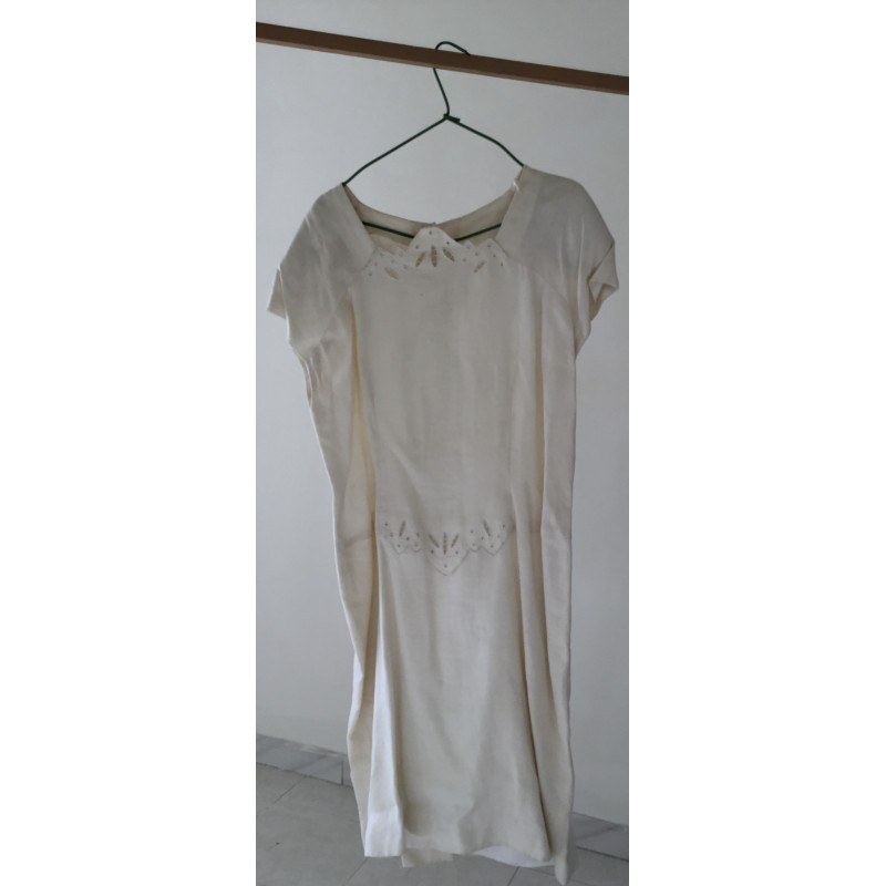 Vestido blanco roto